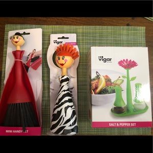 Vigar S and P Set, Dish Brush & Crumb collector